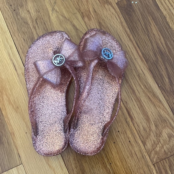 Michael Kors Girl’s Pink Sparkly Flip Flops Size 11 - Picture 5 of 6